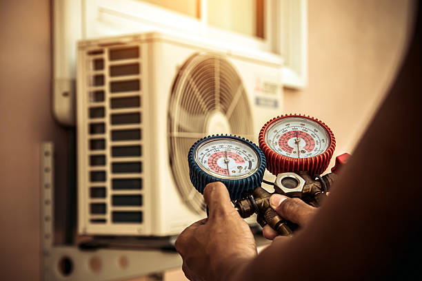 Professional Ac Installation technician working in Burbank, WA